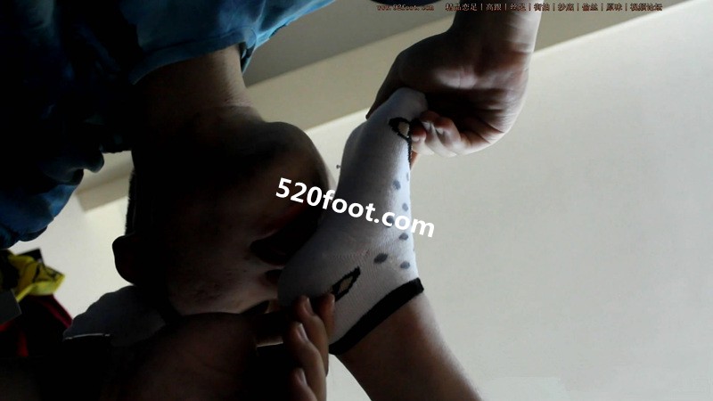 317�����ڸ��ٵ��ϵ���Ů�����Ŀ�ͨ�����[00_00_01][20151229-142617-0] (3).JPG