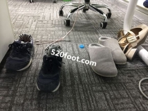 �����°࿴��С����ǰ�Ь�ӷ��ڰ칫�����棬�����һ��ȥ��˾��û�뵽