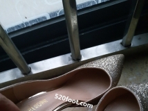 ȥС�̼�Ʒ������Ȼ����Ʒ��Ь�ӿ�