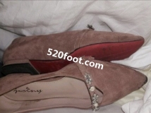 �������ӵ�˿����µ�Ь�������