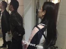 ɨ¥���ջ񣬸�׼���뿪����С�����������˸շ�ѧ������Ůѧ��...