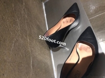 ����ż��һ��Ʒ��Ů��Ʒ���������µĸ߸�Ь�������Ž��£�ֺӡ����