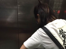 �������ؼ� û���� վ��һ�������Ա� ���ӳ���ͦƯ����