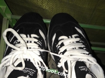 ���������������ſڵ�Ь���ϣ��浽Ůͬѧ���ϵ�����Ь��