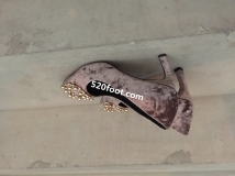 ��������һ��Ů���߸�Ь����,�����ң�˳��Ʒ�������ĸ߸�Ь